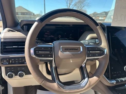 Used 2025 GMC Yukon Denali w/ Denali Reserve Package image 25