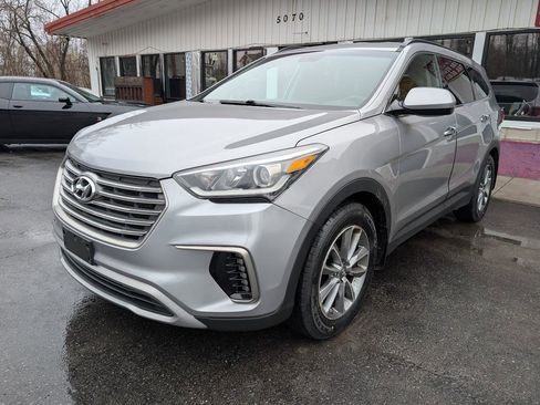 Used 2017 Hyundai Santa Fe SE image 3