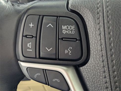 Used 2019 Toyota Highlander XLE image 15