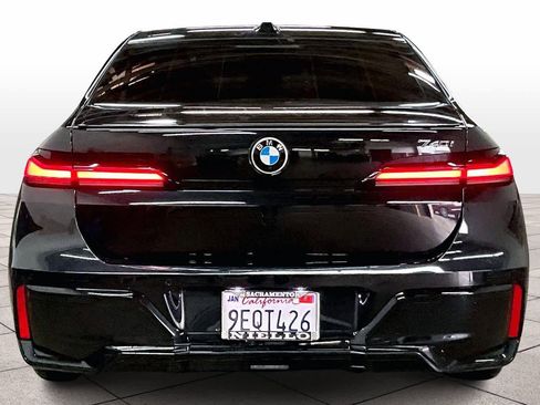 Used 2023 BMW 740i w/ Parking Assistance Package image 7