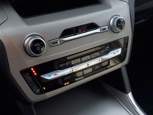 Certified 2022 Ford Explorer XLT w/ Equipment Group 202A image 20