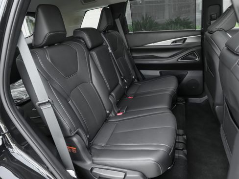 Certified 2026 INFINITI QX60 Luxe w/ Cargo Package FWD image 36