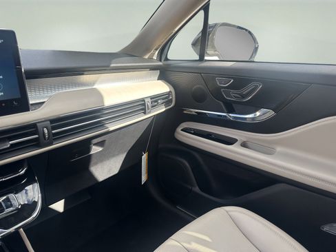 New 2026 Lincoln Corsair Premiere image 13