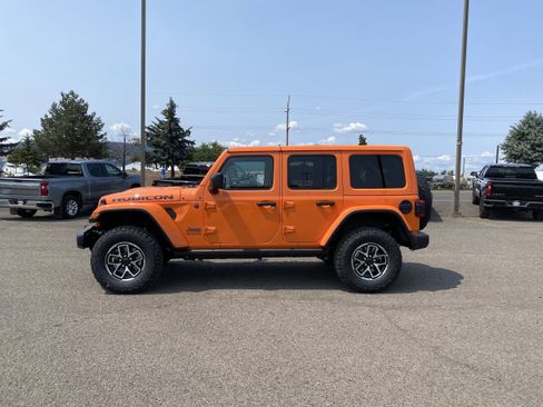 New 2025 Jeep Wrangler Unlimited Rubicon w/ Convenience Group AWD/4WD image 12