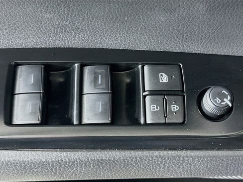 Used 2025 Toyota Camry SE image 15