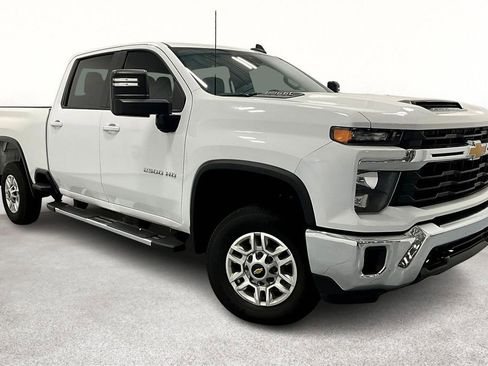 Used 2024 Chevrolet Silverado 2500 LT image 1