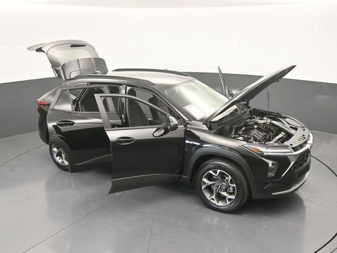 Used 2025 Chevrolet Trax LT FWD image 67