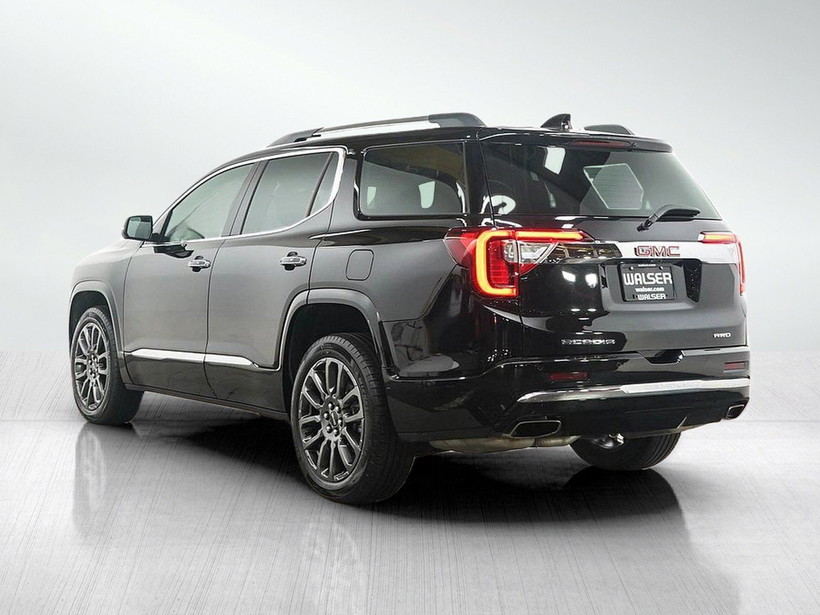 Used 2023 GMC Acadia Denali w/ Black Diamond Edition AWD/4WD image 3