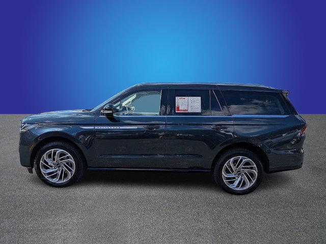 Used 2025 Lincoln Navigator Reserve AWD/4WD image 5