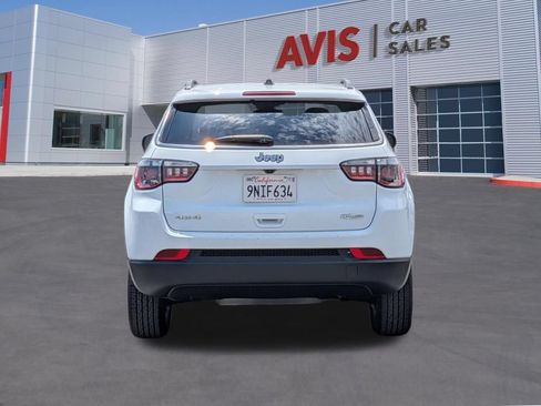 Used 2025 Jeep Compass Latitude w/ Sun & Sound Group AWD/4WD image 7