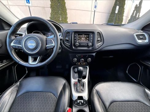 Used 2018 Jeep Compass Latitude w/ Cold Weather Group image 15