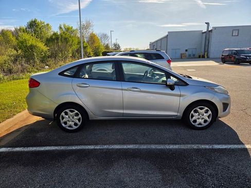 Used 2013 Ford Fiesta SE image 14