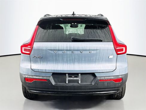Used 2023 Volvo XC40 Recharge Plus image 6
