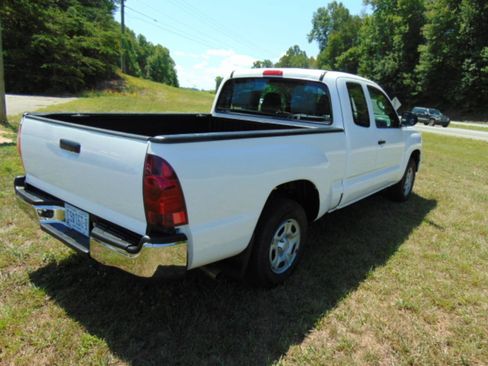 Used 2015 Toyota Tacoma 2WD Access Cab image 15