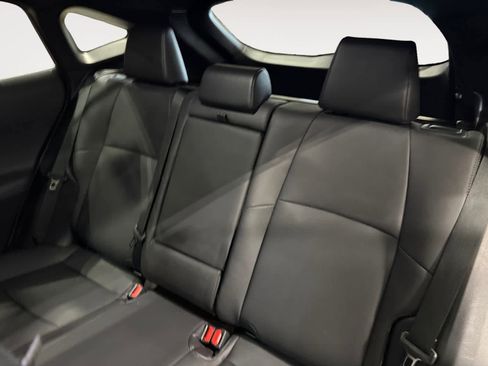 Used 2022 Toyota Venza XLE image 14