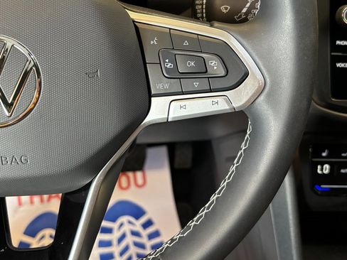 Used 2024 Volkswagen Tiguan SE image 11