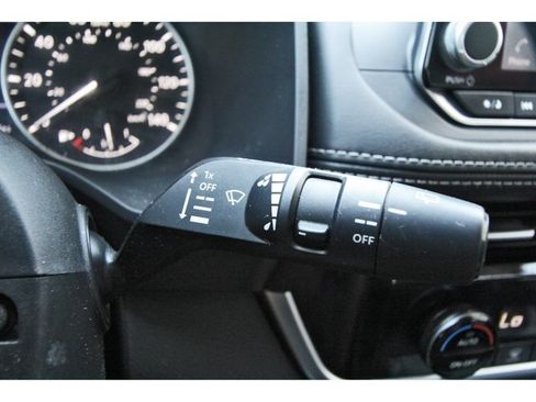 Used 2021 Nissan Rogue SV FWD image 18