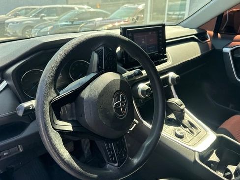 Used 2020 Toyota RAV4 LE w/ Carpet Mat Package AWD/4WD image 10