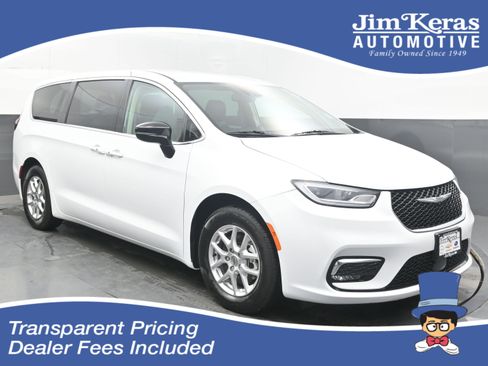 Used 2024 Chrysler Pacifica Touring-L FWD image 1