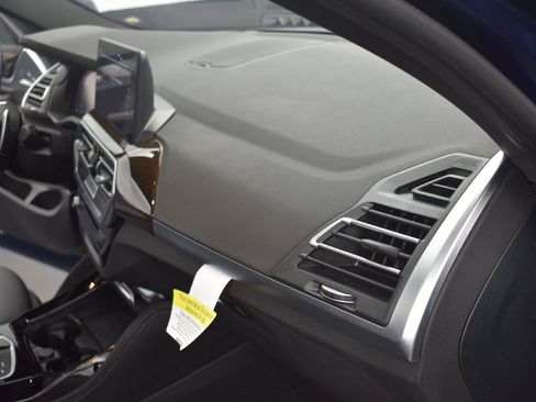 Certified 2025 BMW X4 xDrive30i image 25