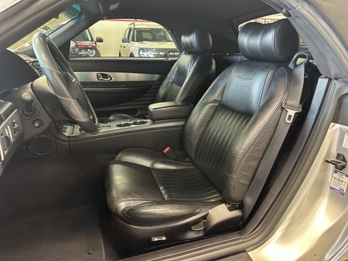 Used 2004 Ford Thunderbird Deluxe image 4