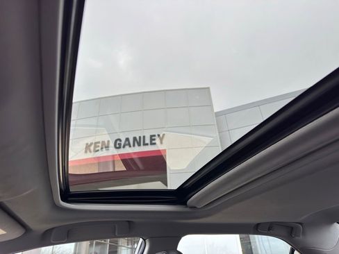 Used 2015 Toyota Camry XLE w/ Advanced Technology Package image 44