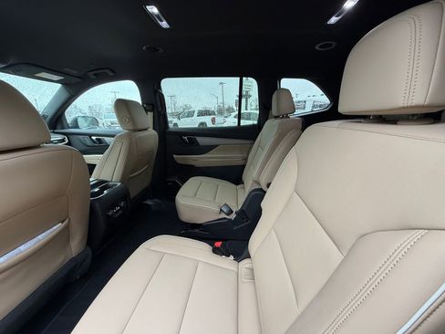 Used 2025 Buick Enclave Preferred image 5