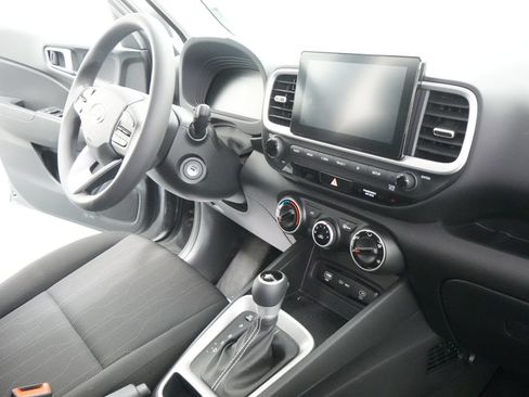 Used 2026 Hyundai Venue SE FWD image 23