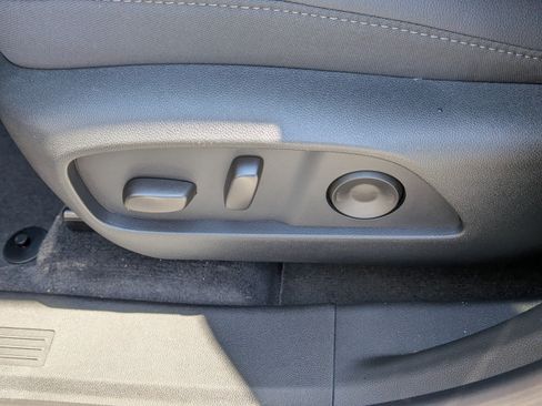 New 2026 Chevrolet Equinox LT w/ Convenience Package II FWD image 16
