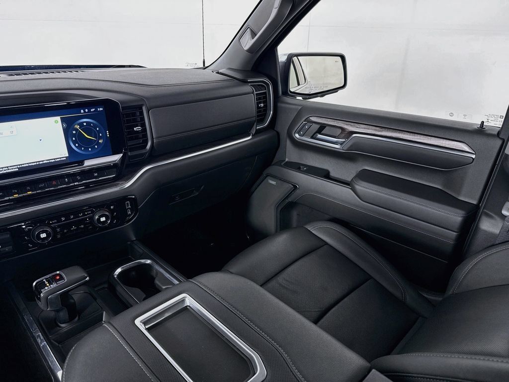 Used 2022 Chevrolet Silverado 1500 LTZ w/ LTZ Premium Package AWD/4WD image 29