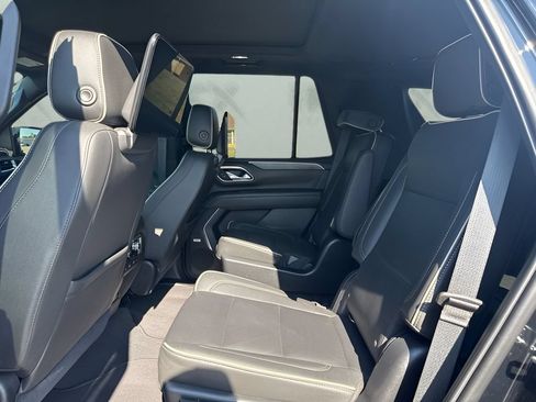 Used 2021 GMC Yukon SLT w/ SLT Premium Package AWD/4WD image 12