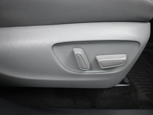 Used 2023 Toyota Highlander XLE FWD image 58