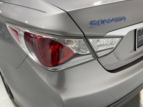 Used 2014 Hyundai Sonata Limited w/ Panoramic Sunroof Package 02 FWD image 14