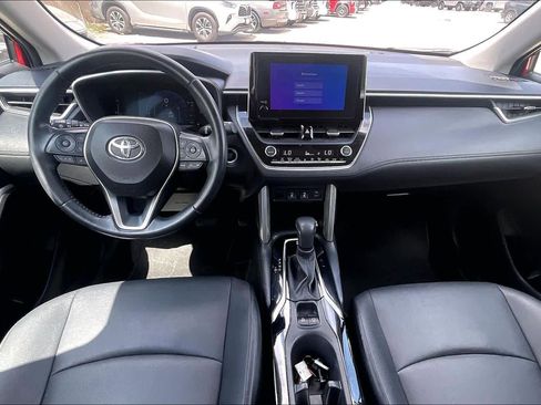 Used 2023 Toyota Corolla Cross XLE image 15