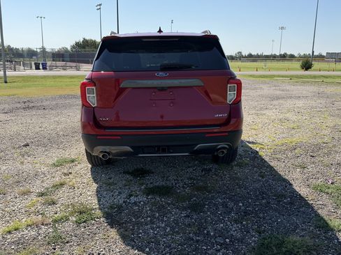 Used 2023 Ford Explorer XLT w/ Equipment Group 202A AWD/4WD image 4
