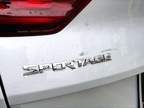 Used 2020 Kia Sportage EX image 18