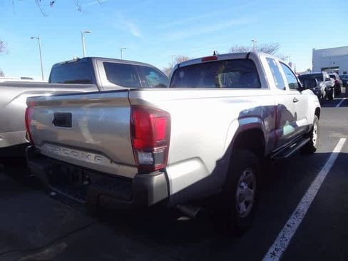 Used 2022 Toyota Tacoma SR image 6