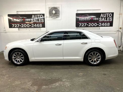 Used 2011 Chrysler 300 Limited w/ Luxury Group image 63