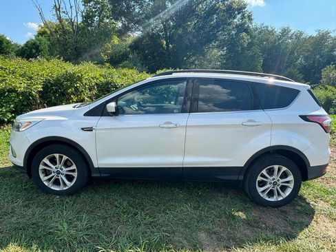 Used 2017 Ford Escape SE w/ Equipment Group 201A AWD/4WD image 8
