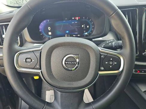 Used 2024 Volvo XC60 B5 Core AWD/4WD image 9