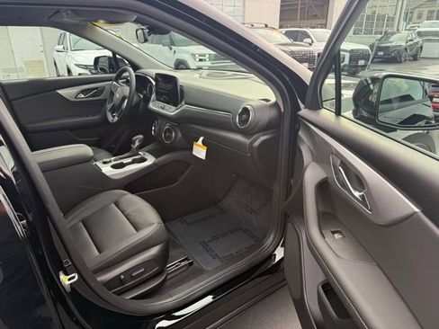 New 2025 Chevrolet Blazer LT w/ Midnight/Sport Edition image 13