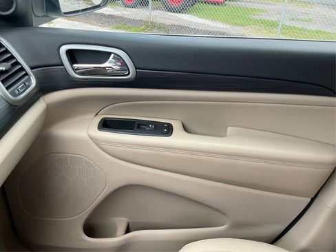 Used 2022 Jeep Grand Cherokee Laredo E AWD/4WD image 21