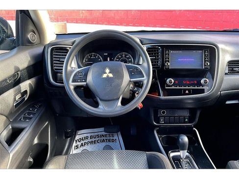 Used 2020 Mitsubishi Outlander ES image 6