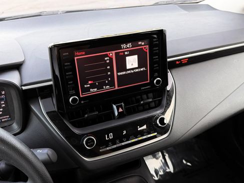 Used 2022 Toyota Corolla LE FWD image 32