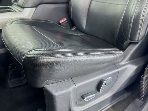 Used 2018 Ford F250 Lariat w/ Chrome Package image 23