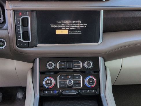 Used 2023 GMC Yukon XL Denali AWD/4WD image 18