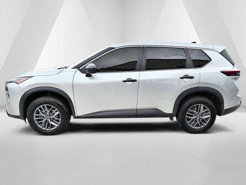 Used 2024 Nissan Rogue S FWD image 4