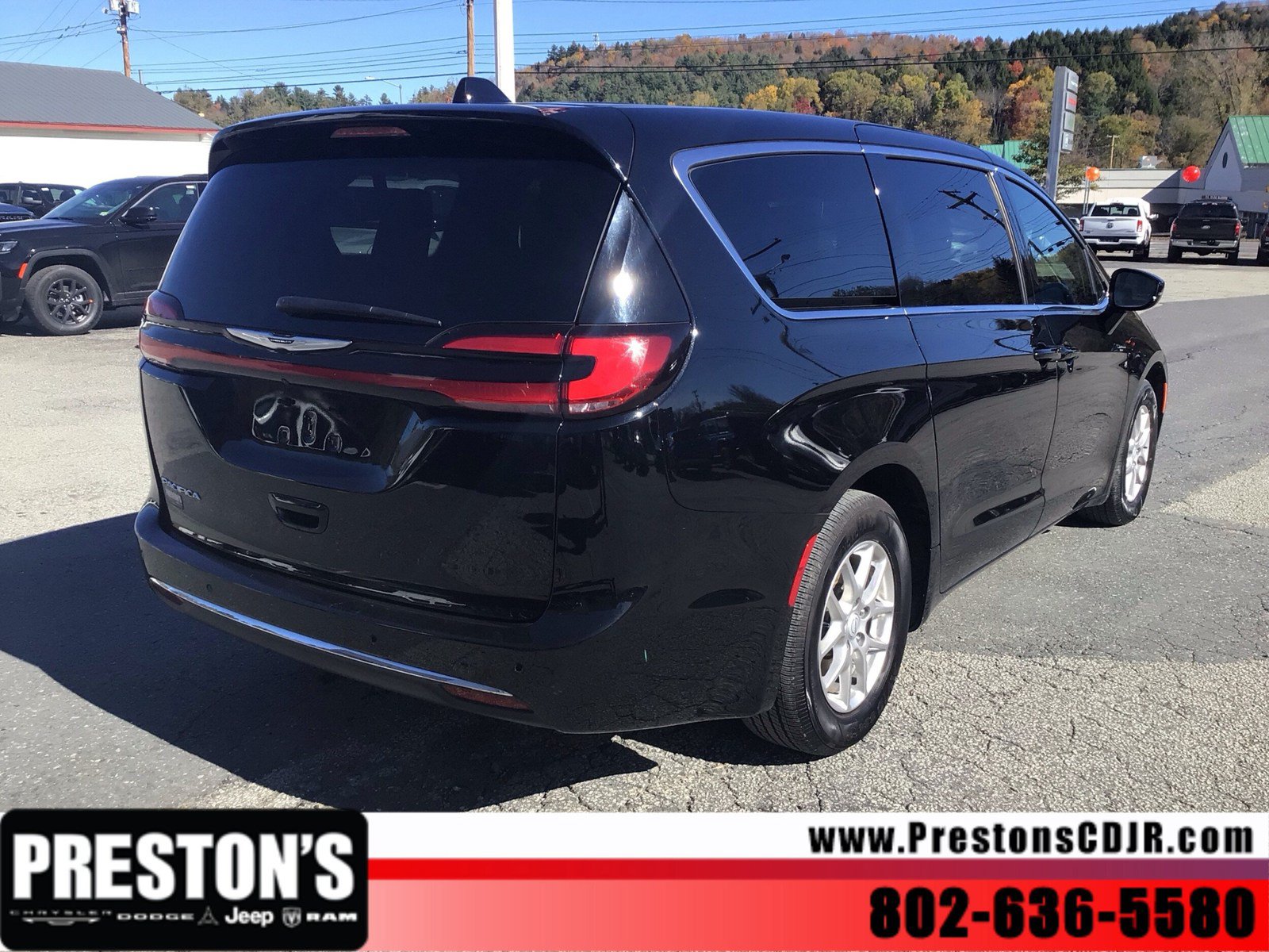 Used 2025 Chrysler Pacifica Select FWD image 6