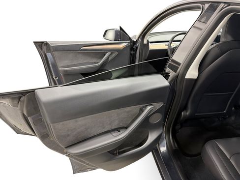 Certified 2023 Tesla Model Y Long Range AWD/4WD image 10
