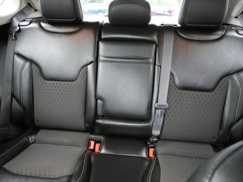 Used 2018 Jeep Compass Latitude w/ Popular Equipment Group AWD/4WD image 25